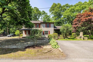 110 W 8th St, Watsontown, PA 17777