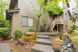 19119 Ballinger Way NE Unit 204, Lake Forest Park, WA 98155