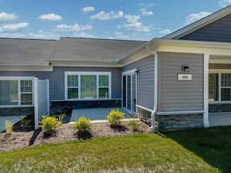 8852 Jackjay Dr, Oak Creek, WI 53154