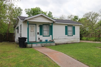 1819 N 19th St, Nederland, TX 77627