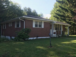 371 Flat Top Rd, Shady Spring, WV 25918