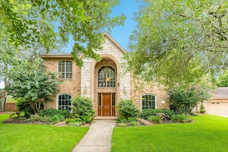 71 Rosewood St, Lake Jackson, TX 77566