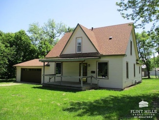831 Hays St, Council Grove, KS 66846