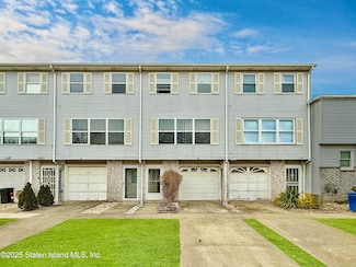 157 Lorraine Loop, Staten Island, NY 10309