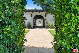 1304 N Harper Ave, Los Angeles, CA 90046