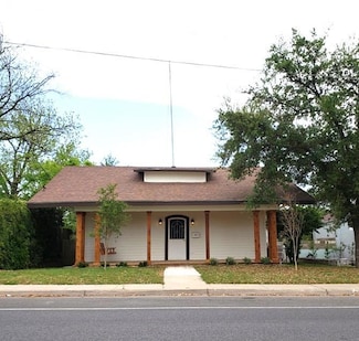 940 N Ceylon St, Eagle Pass, TX 78852