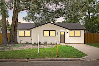 9911 Valley Club Dr, Houston, TX 77078