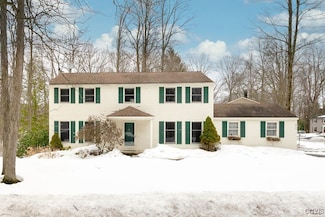 8723 Marinus Dr, Baldwinsville, NY 13027