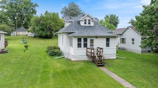230 4th St, Balaton, MN 56115