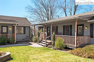 157 Hill St, Blowing Rock, NC 28605