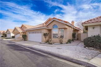 19097 Oak St, Apple Valley, CA 92308