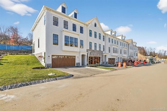 1807 Soundview Ct, Yorktown Heights, NY 10598