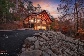 2579 Black Bear Ln, Sevierville, TN 37876