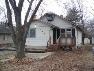 1934 S Maywood Ave, Independence, MO 64052
