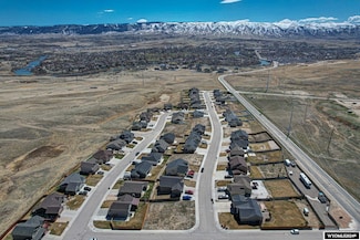 1122 River Heights Dr, Mills, WY 82604
