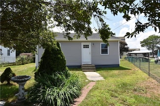 35 Lewiston Ct, Groton, CT 06340