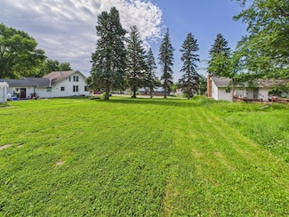 206 E 7th St, Starbuck, MN 56381