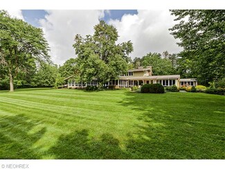 3130 Topping Ln, Chagrin Falls, OH 44022