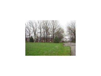 2421 N Yocum Rd, Independence, MO 64058