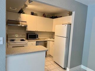 1 Jacaranda Dr Unit 104, Plantation, FL 33324