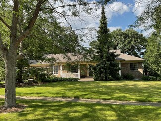 12220 Oakcrest Dr, Huntley, IL 60142