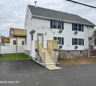 18 1/2 Morgan Ave Unit 2nd Fl, Greenwich, CT 06831