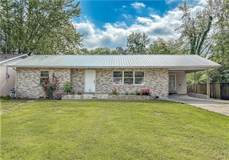 403 N Arch Ave, Green Forest, AR 72638