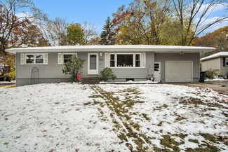 227 S Fruitport Rd, Spring Lake, MI 49456
