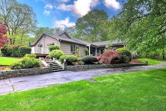 622 Wheelers Farm Rd, Orange, CT 06477