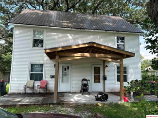 1209--1211 N 14th St, Beatrice, NE 68310