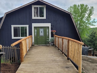 298 Butterfly Hill, Saint Johnsbury, VT 05819