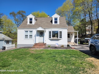 9 Sun Valley Dr, Drums, PA 18222