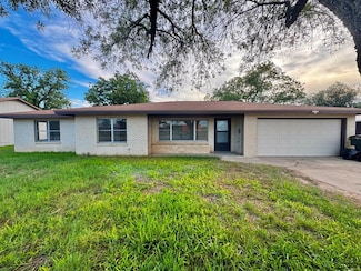 535 N 4th St, Uvalde, TX 78801