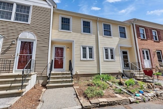 922 Fox Hollow Way, Manchester, NH 03104