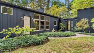 2 Navin Heights, Lee, MA 01238