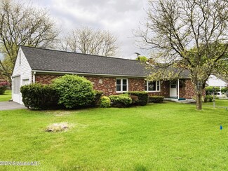 15 Venezio Ave, Albany, NY 12203