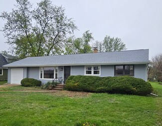 406 Sycamore Ln, Machesney Park, IL 61115