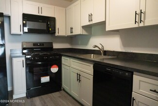 703 Goldthread Ct, Jackson, NJ 08527