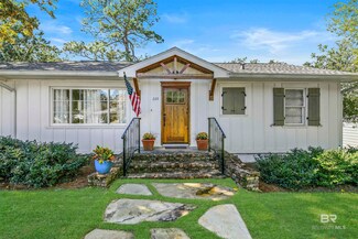 220 Pinecrest Ave, Fairhope, AL 36532