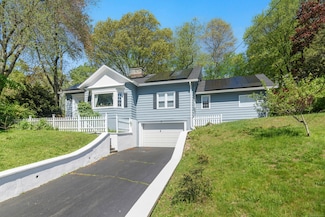 564 Fairfield Woods Rd, Fairfield, CT 06825