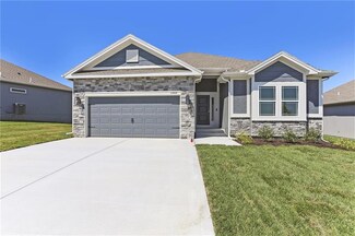 11404 N Auburndale Cir, Kansas City, MO 64155