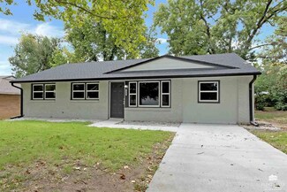 2043 Tecumseh Rd, Manhattan, KS 66502