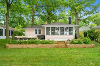 530 E Gull Lake Dr, Augusta, MI 49012