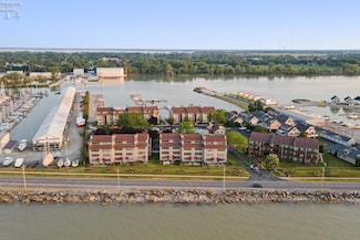 503 W Lakeshore Dr Unit C6, Port Clinton, OH 43452