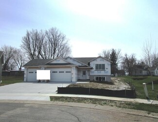 705 2nd Ave NE, Plain View, MN 55964