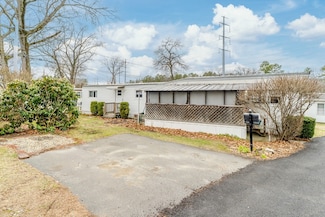 12 Puffin Dr, Chicopee, MA 01020