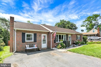 954 Valley Rd, Enola, PA 17025