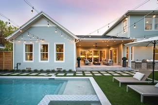 717 E 5th 1 2 St, Houston, TX 77007