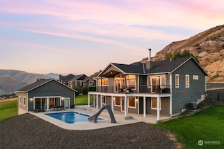 11 Holcomb Ln, East Wenatchee, WA 98802