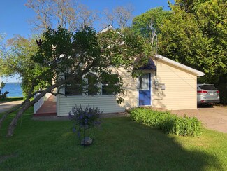 1065 Huron St, Saint Ignace, MI 49781